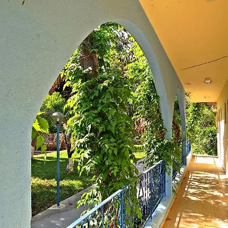 Maritime Hotel apartamentowy Petaloudes